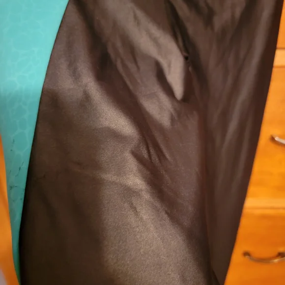 Zyia teal and black metallic leggings, size 8/10 - Picture 5 of 5